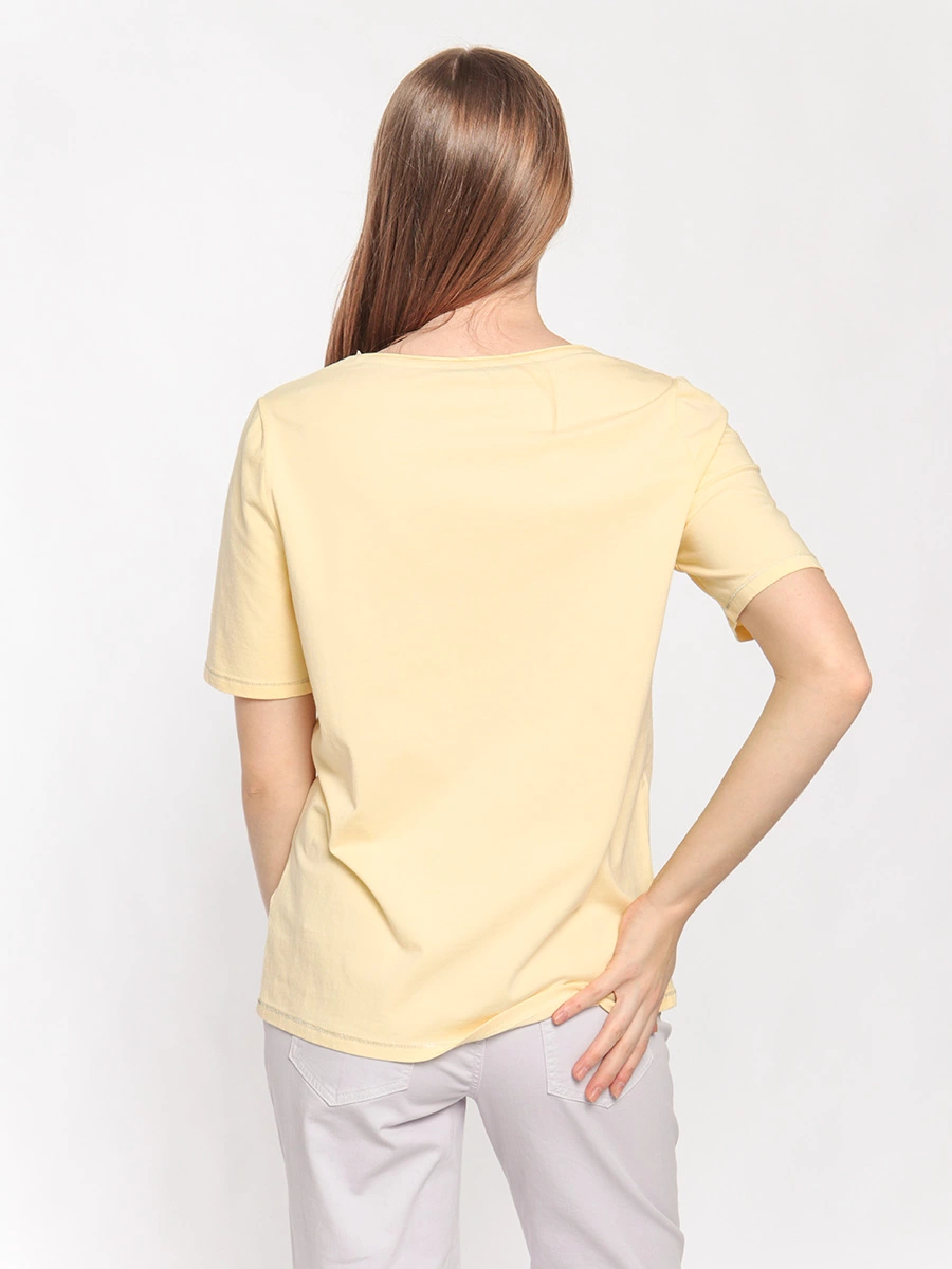 Желтая футболка с пайетками